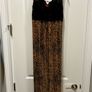 Soma animal print long sleeveless nightgown